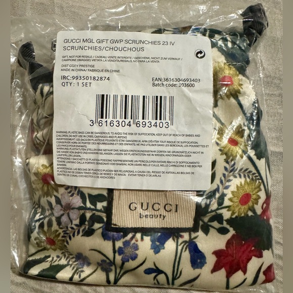 Gucci Beauty Satin Scrunchie Set/ Small Floral Pouch - Picture 5 of 5